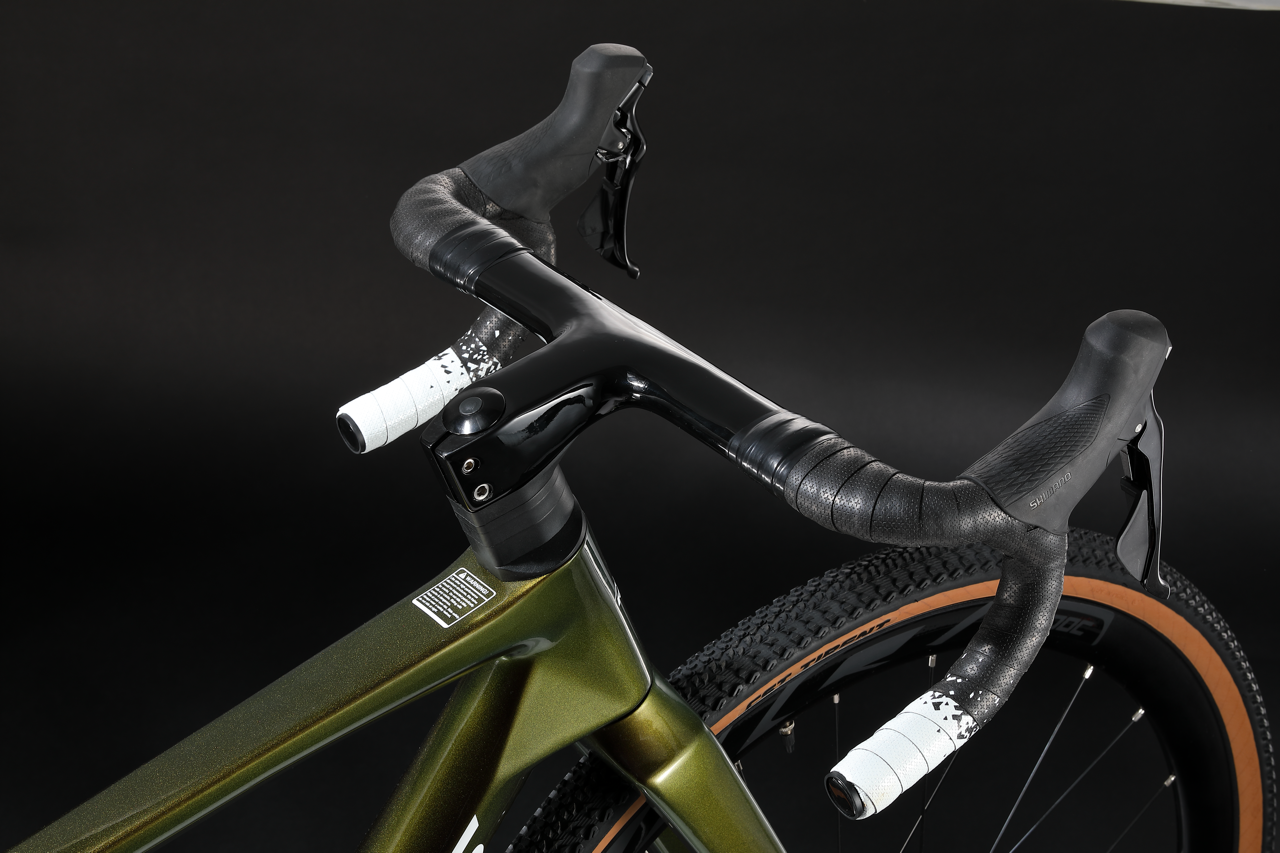 RINOS Sandman3.0 Gravel kolo s karbonovým rámem Shimano 105 R7000