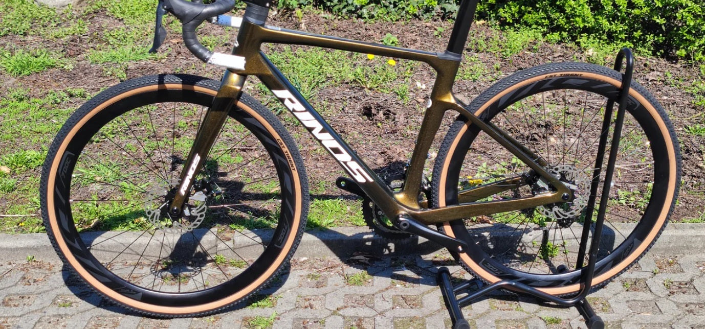 RINOS Sandman3.0 Gravel kolo s karbonovým rámem Shimano 105 R7000